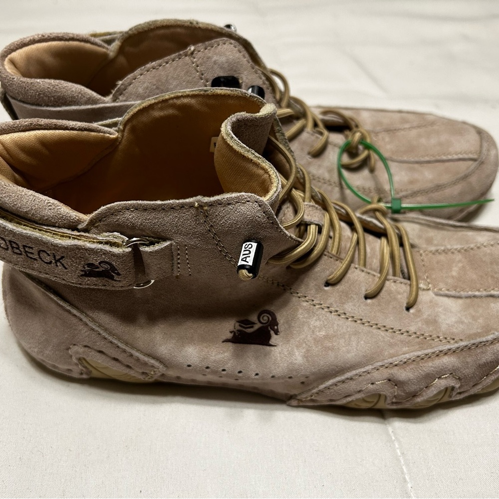 DBECK  Men's Beige Suede Chukka Boots size 39 GUC